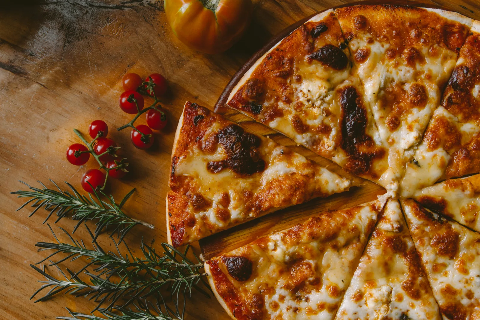 Hudson's Cafe handcrafted pizza and crispy wings in Culver City, CA